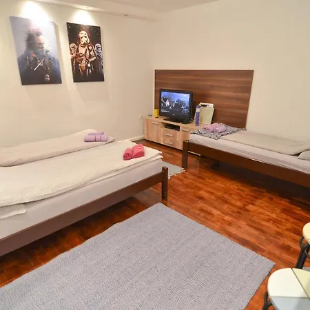 Old Town Apartment *
